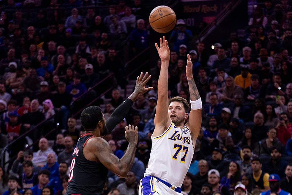 NBA Basketball Game: Los Angeles Lakers vs Philadelphia 76ers