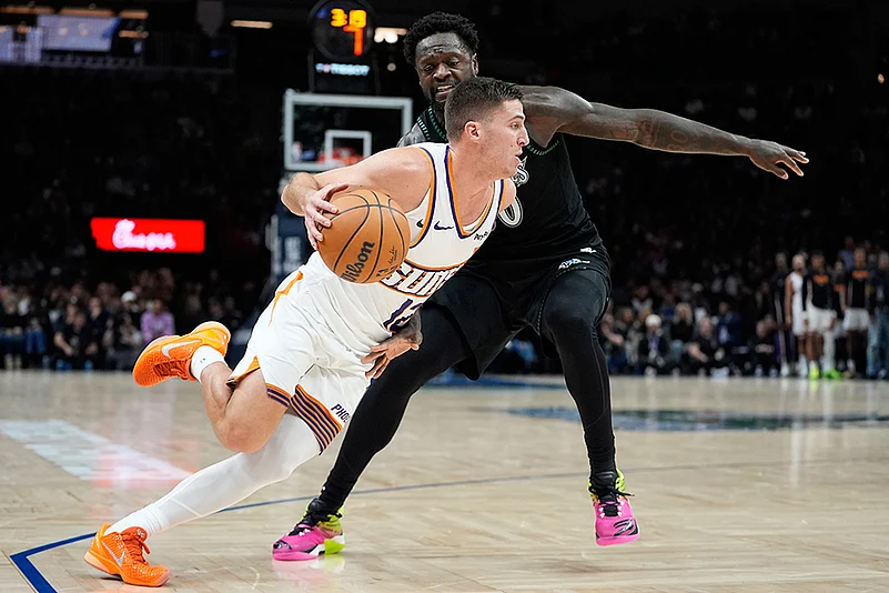 Suns vs Timberwolves NBA 2025 photo-Collin Gillespie