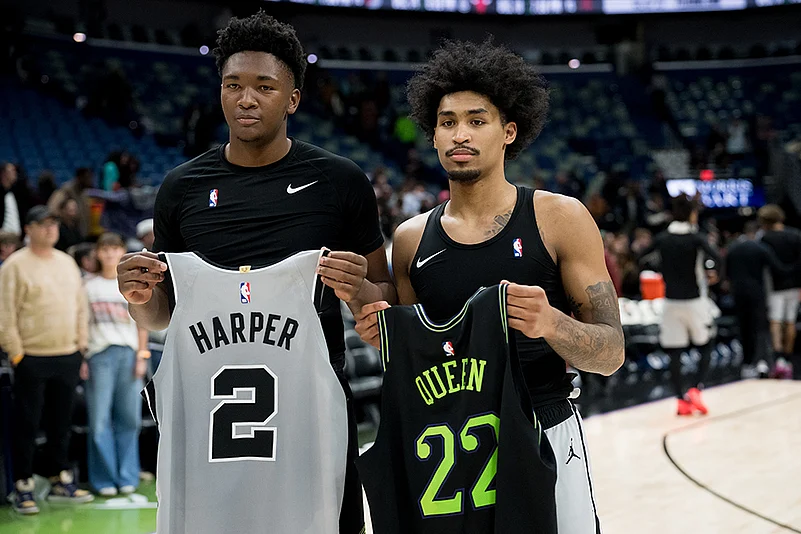 Spurs vs Pelicans NBA 2025 photo-Rookies Derik Queen