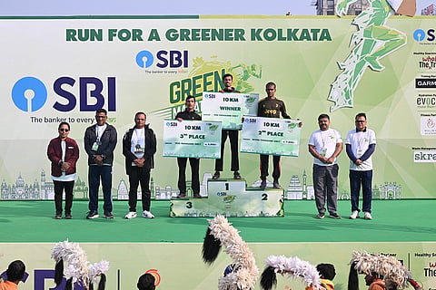 Winners of the SBI Green Marathon Season 6 with their prize money cheques.