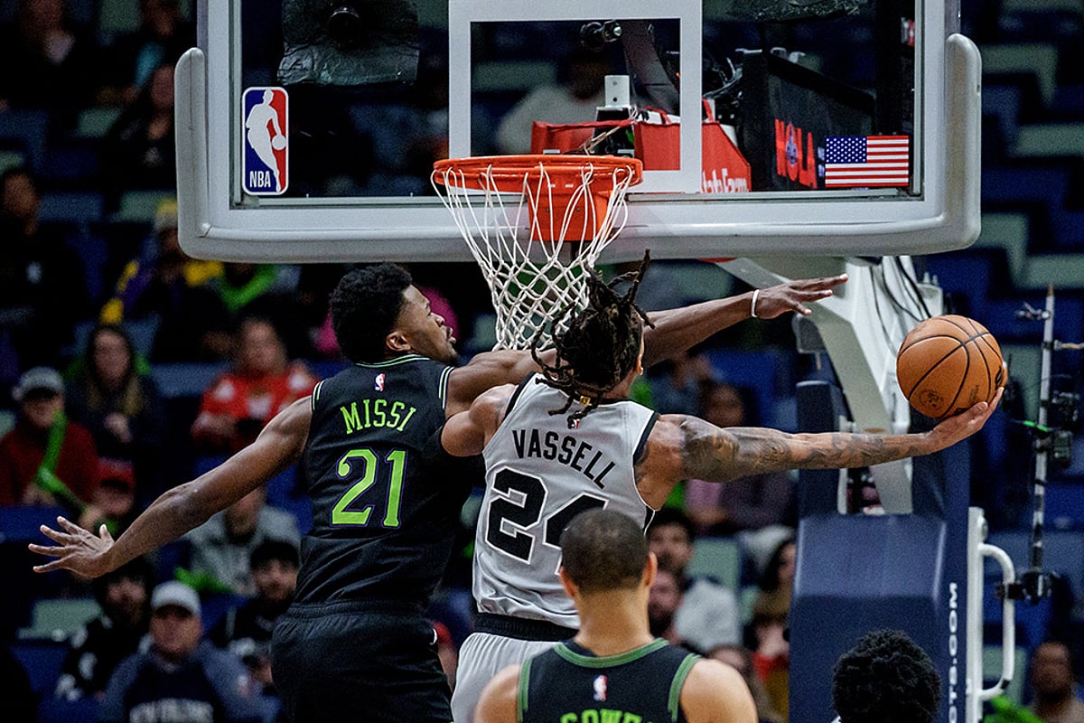 Spurs vs Pelicans NBA 2025 photo-Yves Missi