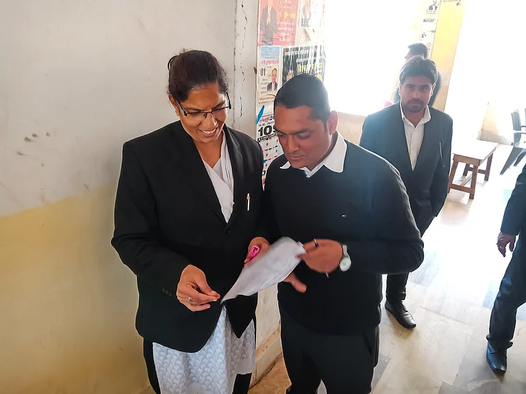 Indian woman lawyer checks documents in Supreme court - Imago
