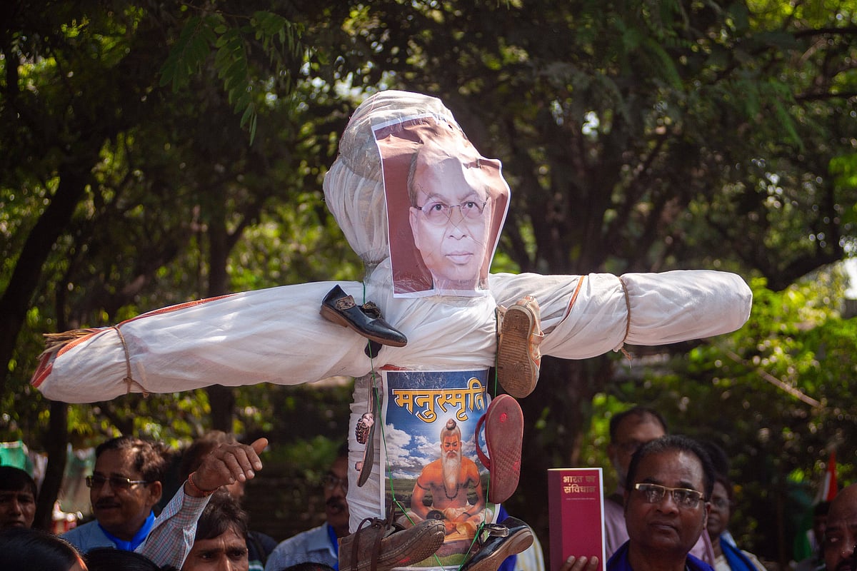 Demonstration by Minority Community in Jamshedpur Over Shoe Attack on Chief Justice of India B.R. Gavai Protesters hold an effigy of Rakesh Kishore with shoes attached outside the Deputy Collector™s office in Jamshedpur, Jharkhand. The protest follows Kishore hurling shoes at Chief Justice of India B.R. Gavai in a court in New Delhi. The Chief Justice, who belongs to the Dalit community, became the focus of nationwide outrage, and demonstrators used the effigy to express anger and demand respect for the judiciary and constitutional values., Credit:Yousuf Sarfaraz Avalon INDIA, JHARKHAND,