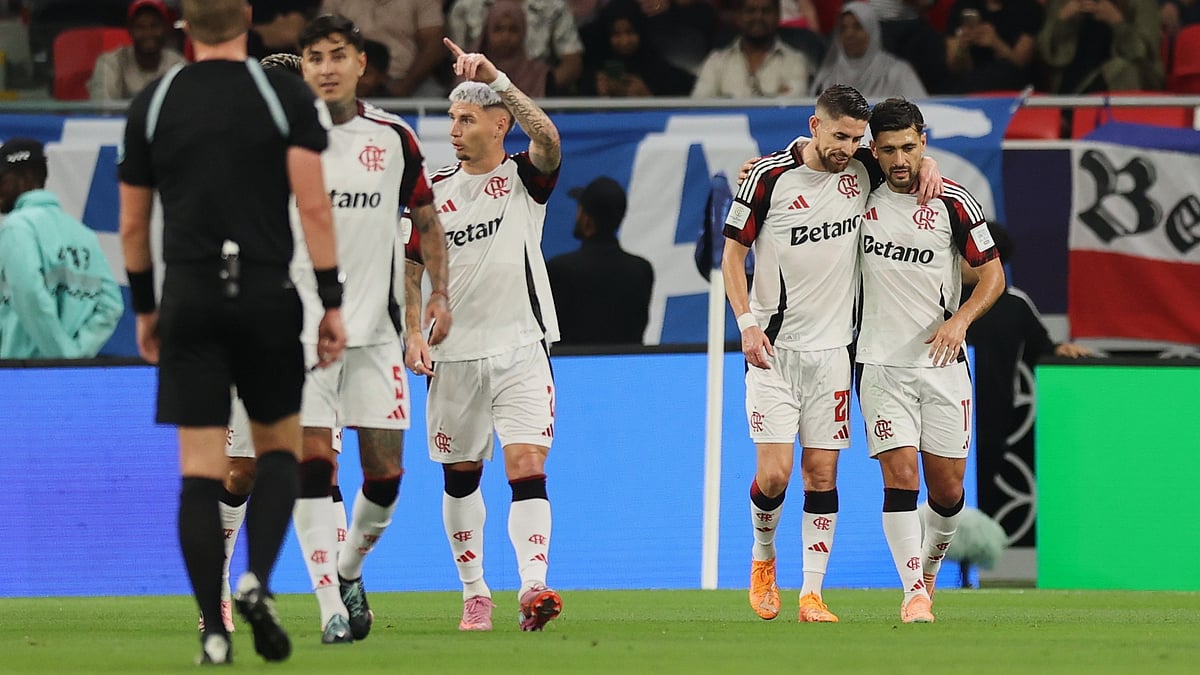 | Photo: AP/Hussein Sayed : Flamengo's Giorgian de Arrascaeta celebrates with his teammate Jorginho after scoring his side's opening goal during the FIFA Intercontinental Cup match against Cruz Azul on December 10, 2025.