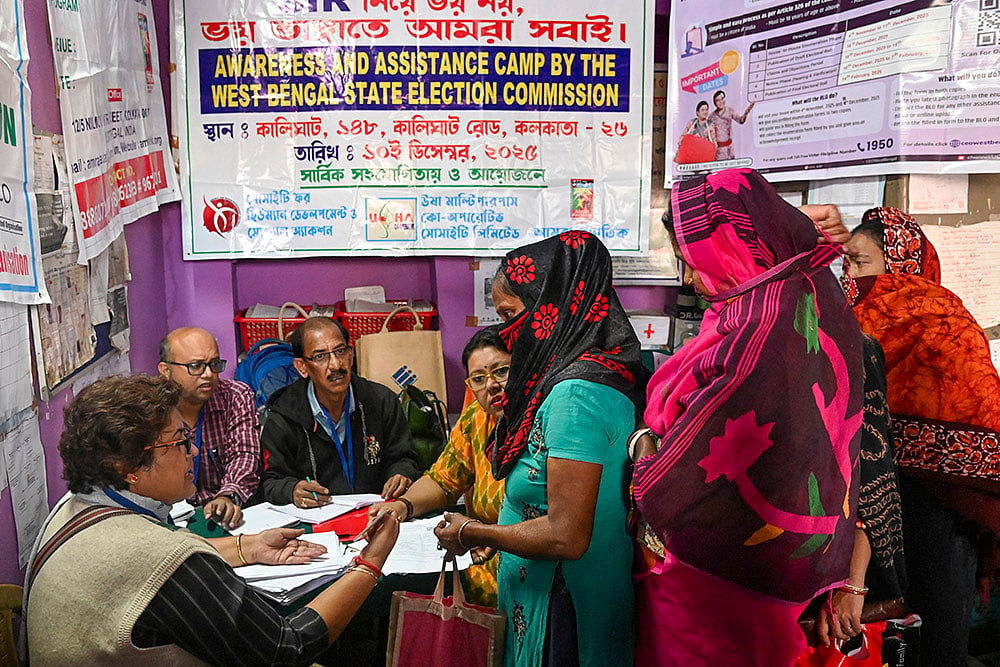 | Photo: PTI : Marginalised electors visit a help desk camp for Special Intensive Revision (SIR) at Kalighat Red Light area, in Kolkata, West Bengal.