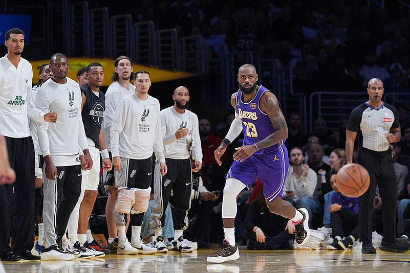 Lakers Spurs Basketball Lebron James