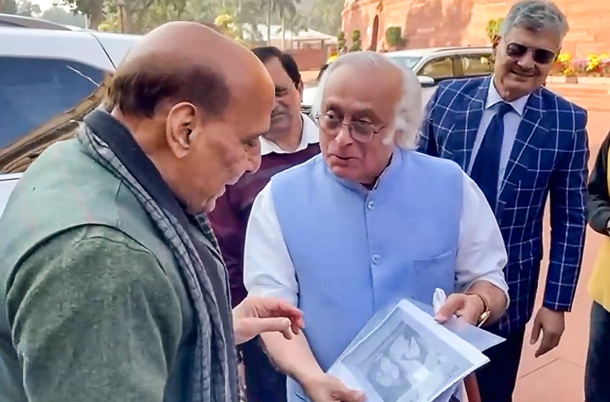 PTI : Ramesh reached Singh as he stepped out of his car at the Makar Dwar and told him he had brought the diary pages in Gujarati.