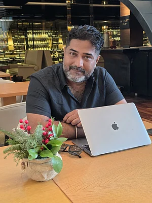 Dr. Karthik Narayanan