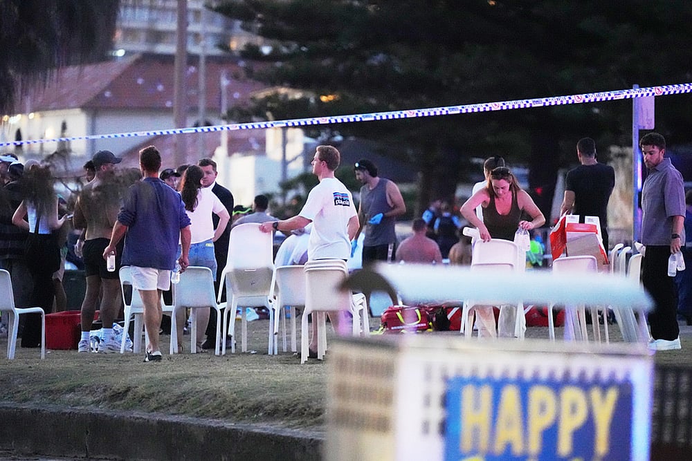 Mass Shooting In Sydneys Famed Bondi Beach-5