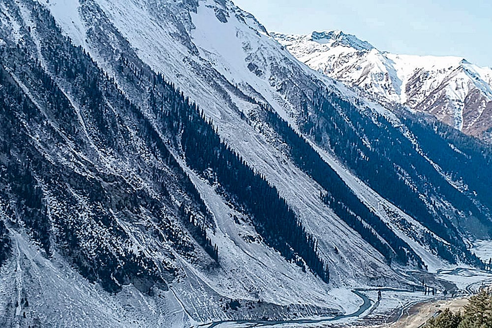 Weather: Snowfall on Amarnath track