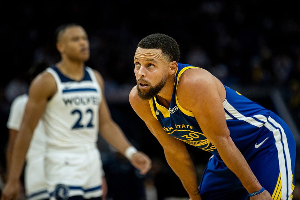 Minnesota Timberwolves vs Golden State Warriors NBA game-Stephen Curry