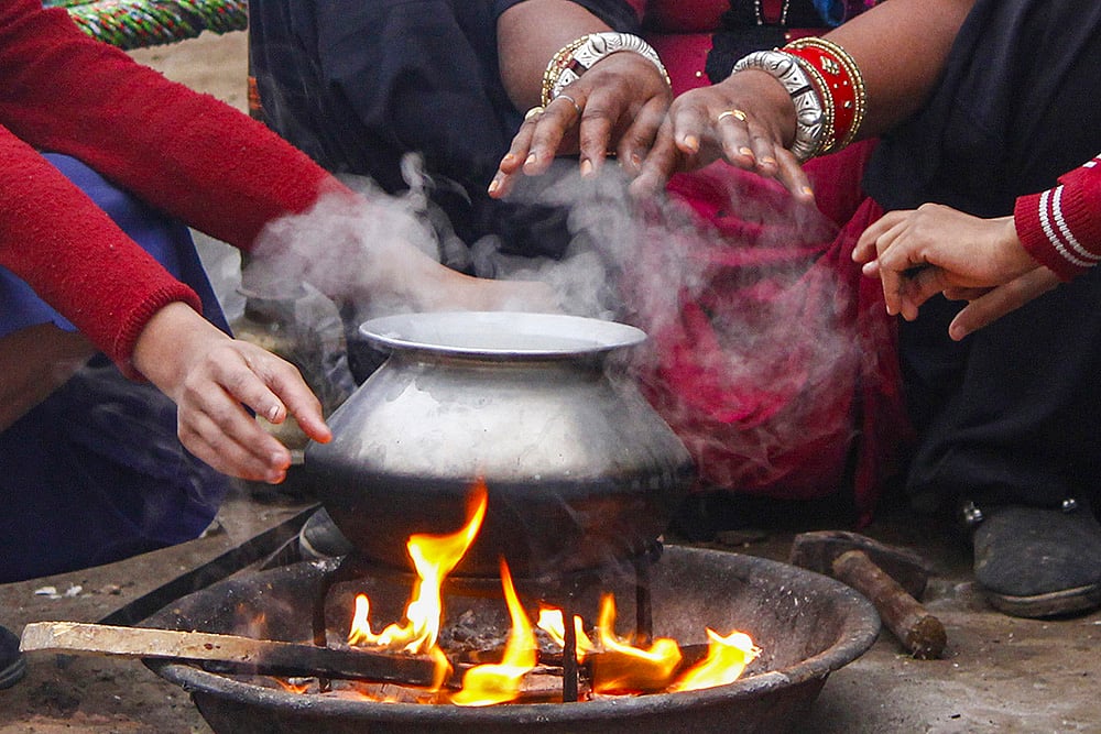 People warm by fire in Gurugram