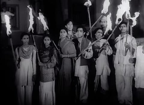 Neecha Nagar (1946)