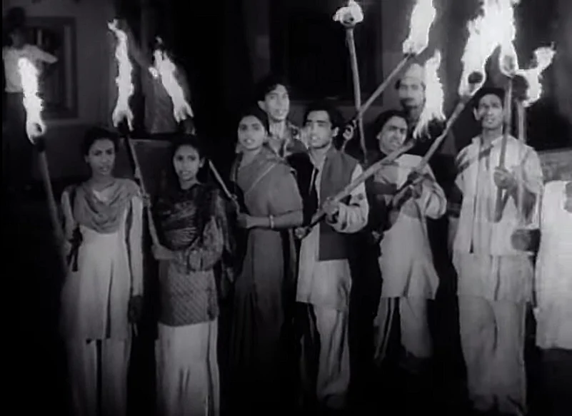 Neecha Nagar (1946)