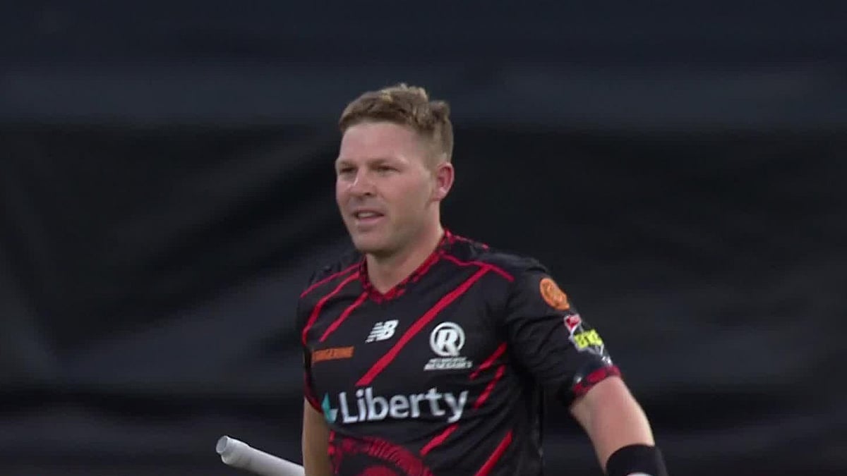 X/BBL : Tim Seifert hit the first hundred of Big Bash League 2025-26.