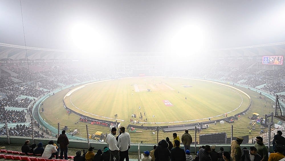 | Photo: PTI/Ravi Choudhary : A view of Ekana Cricket Stadium shrouded in dense fog ahead of the fourth T20 International between India and South Africa, in Lucknow. The match was called off due to poor visibility caused by dense layer of smog. 