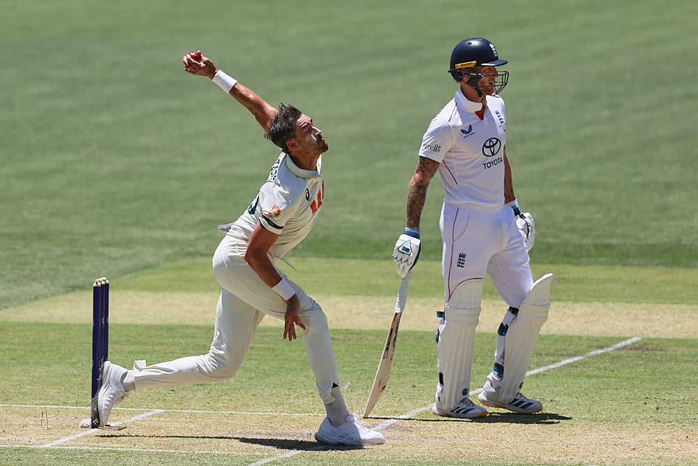 England vs Australia third Ashes cricket test day two-Mitchell Starc