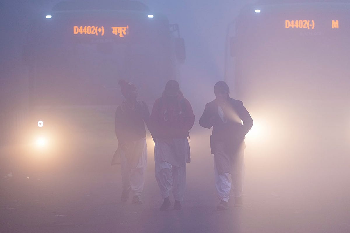 Weather: Winter fog in Delhi