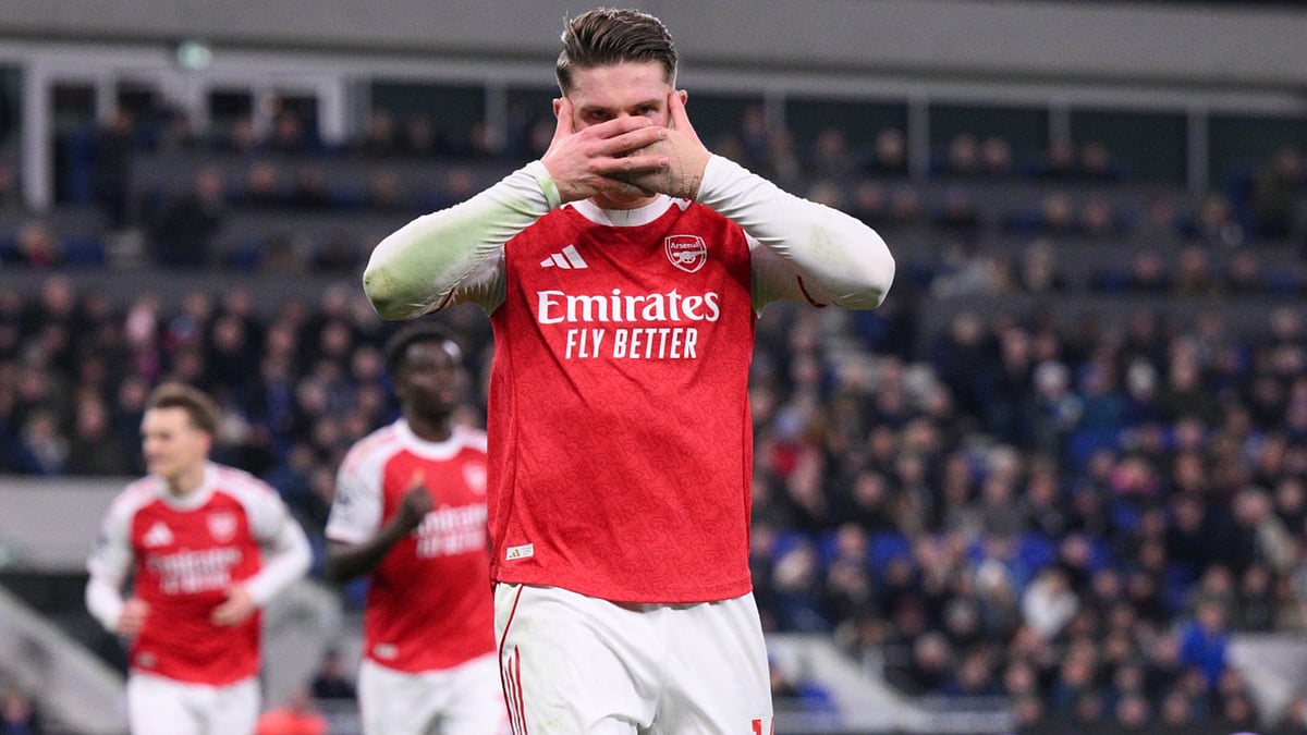 Viktor Gyokeres celebrates his goal against Everton