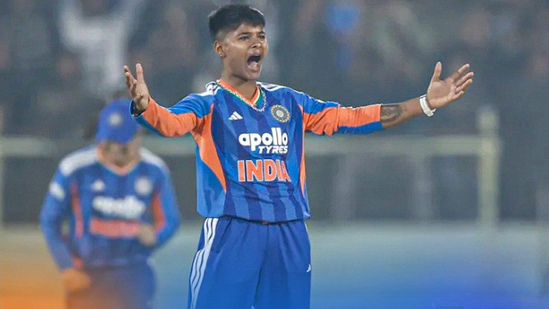 X/Star Sports : India Women beat Sri Lanka women by 8 wicket in the 1st T20I at Visakhapatnam on Sunday, December 21.