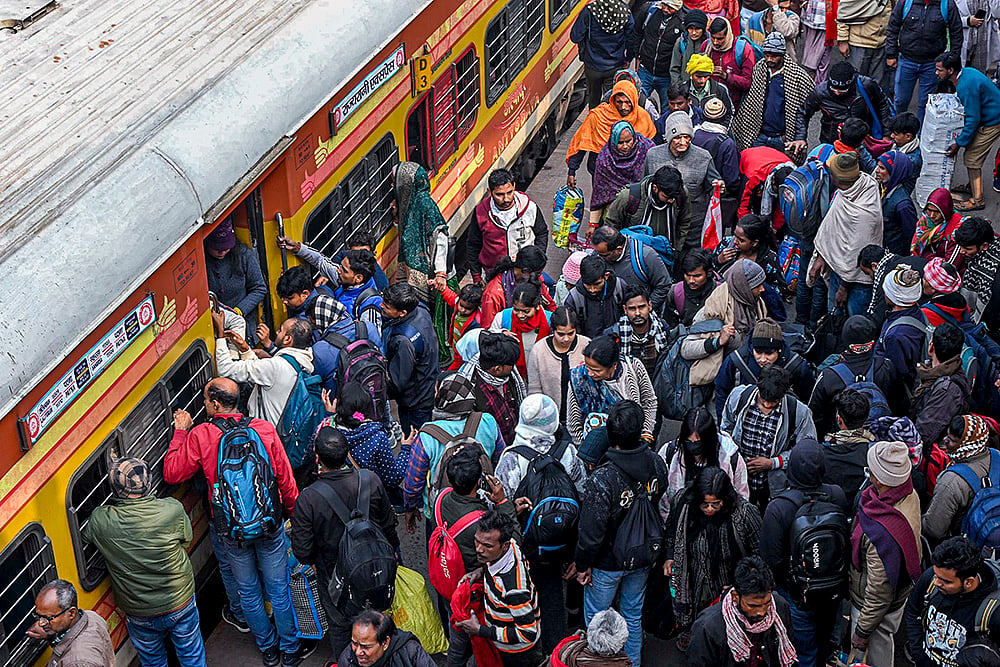 Weather: Fog disrupts trains in Patna