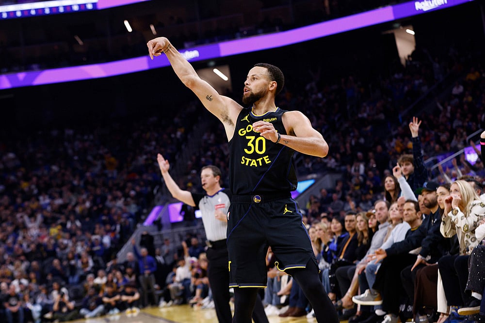 Phoenix Suns vs Golden State Warriors NBA Basketball game-Stephen Curry