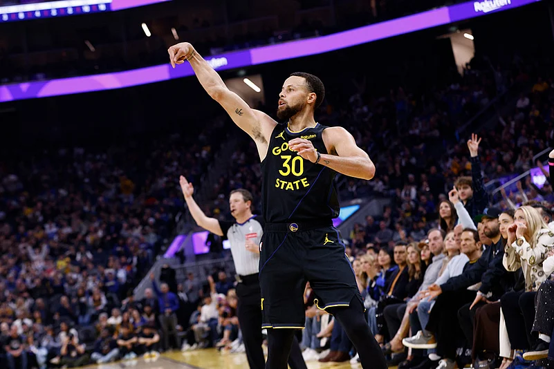 Phoenix Suns vs Golden State Warriors NBA Basketball game-Stephen Curry