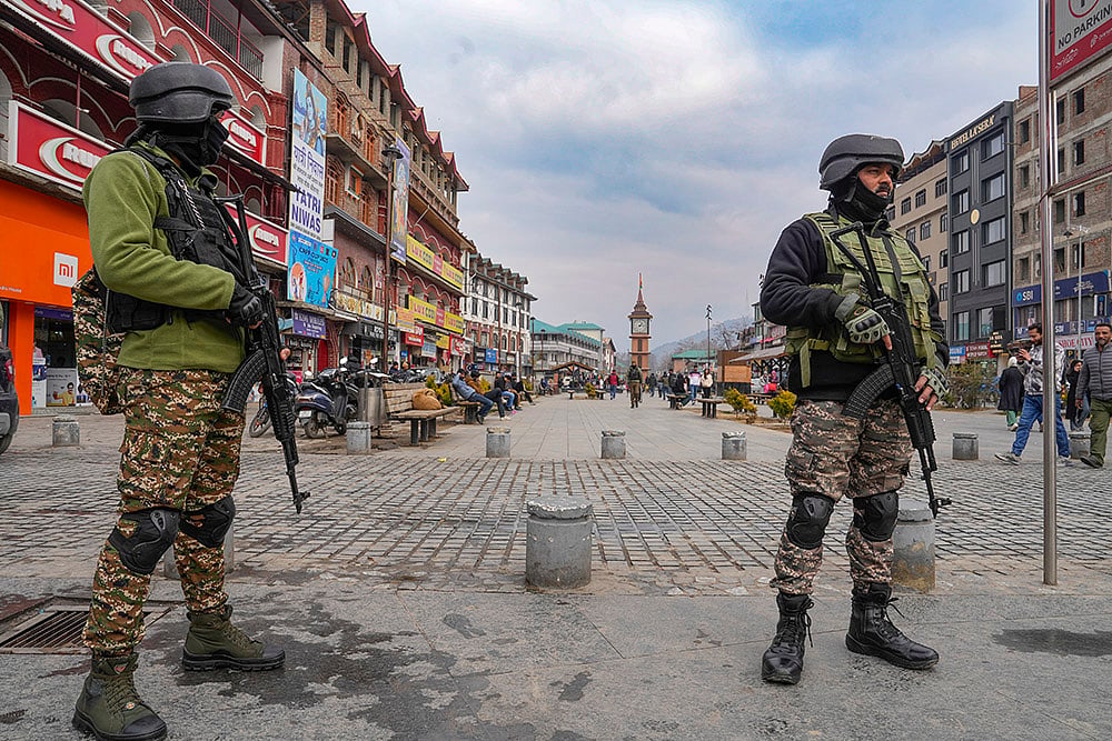 Security checking in Srinagar
