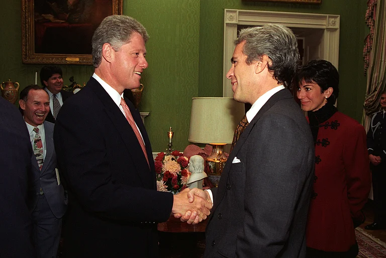 Clinton speaks with Epstein and Maxwell Jeffrey Epstein and Ghislaine Maxwell speak with US President Bill Clinton after the president made remarks at an event for donors to the White House restoration project, Washington DC, USA, 29 September 1993., Credit:Ralph Alswang The White House Avalon Copyright - IMAGO