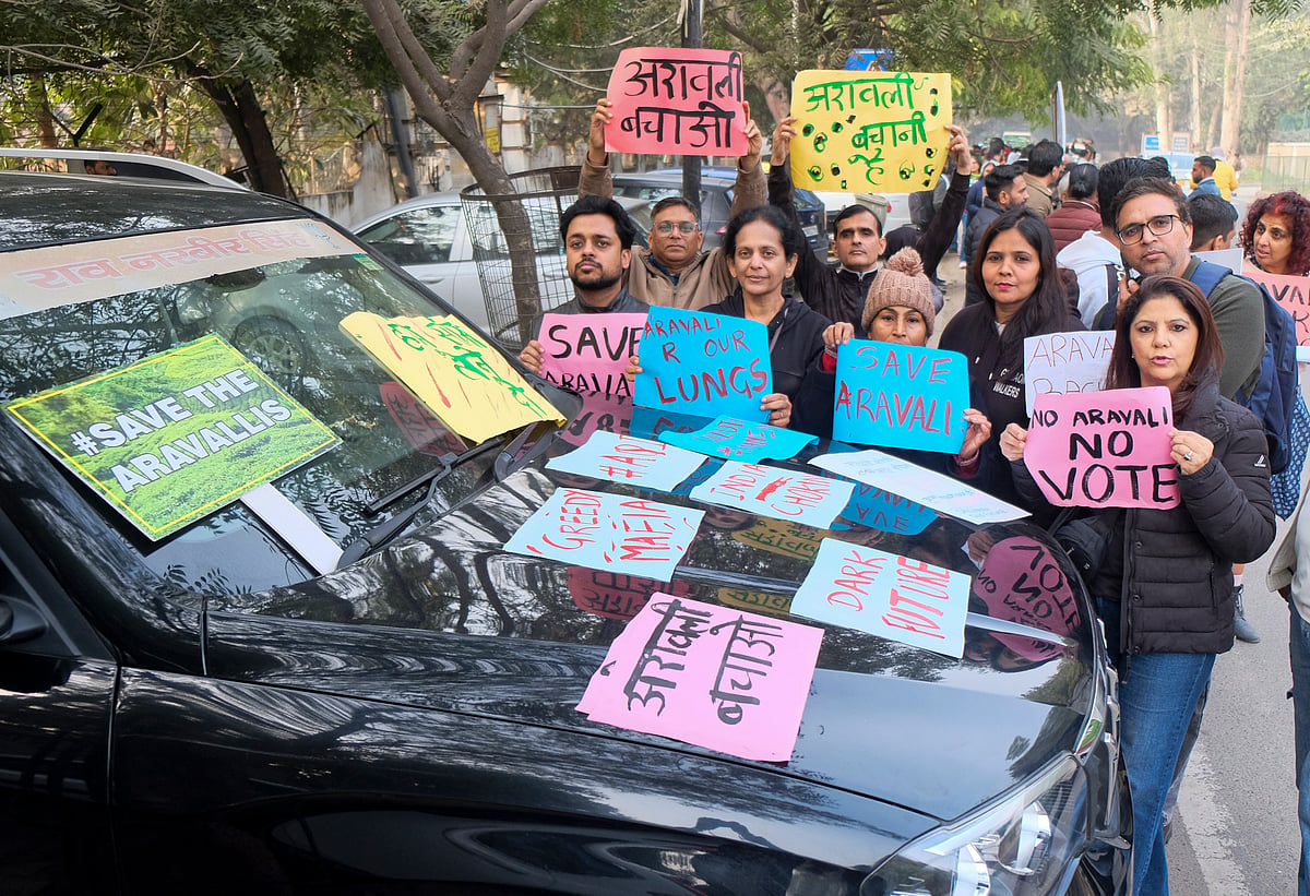 Photo by Yogendra Kumar (Gurugram) : Members of 'Aravalli Bachao Sanstha' stage a demonstration as part of the Save Aravalli movement, near the residence of Haryana minister Rao Narbir Singh, in Gurugram, Saturday, Dec. 20, 2025
