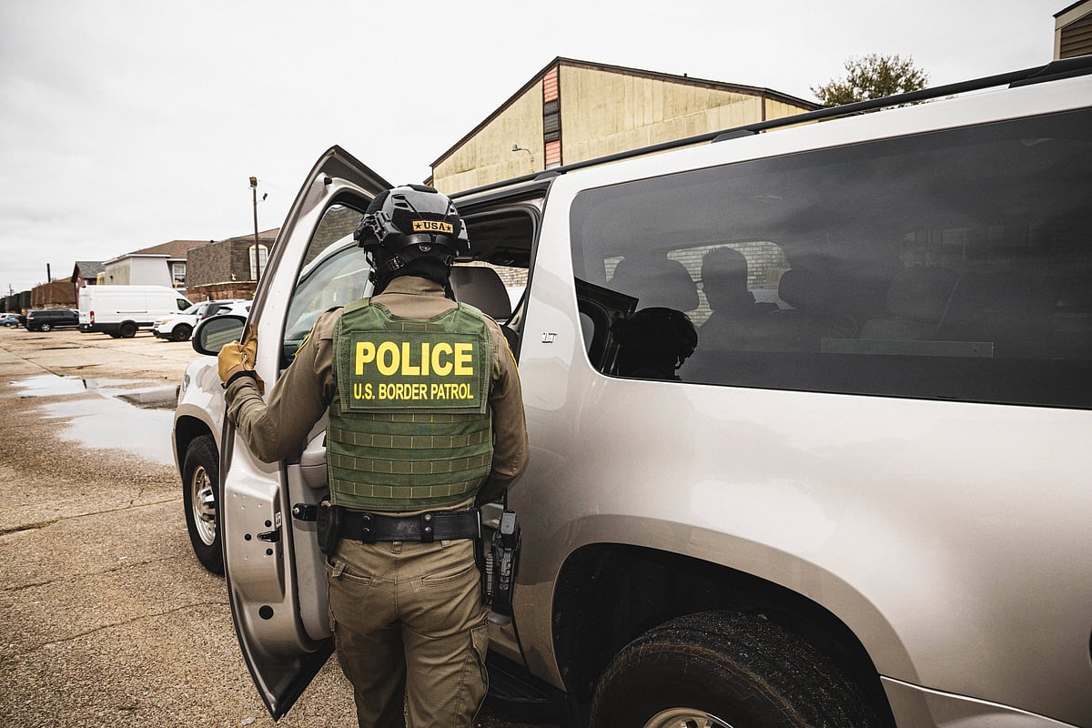 IMAGO / ZUMA Press Wire : On the first day of Operation Highway Sentinel, Indio personnel apprehended one Indian and one Tajik national. 