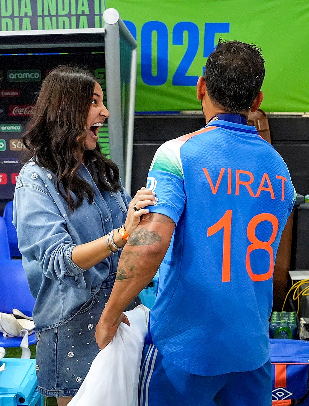 Year-ender 2025 sprots gallery-Cricket-Virat Kohli with Anushka Sharma