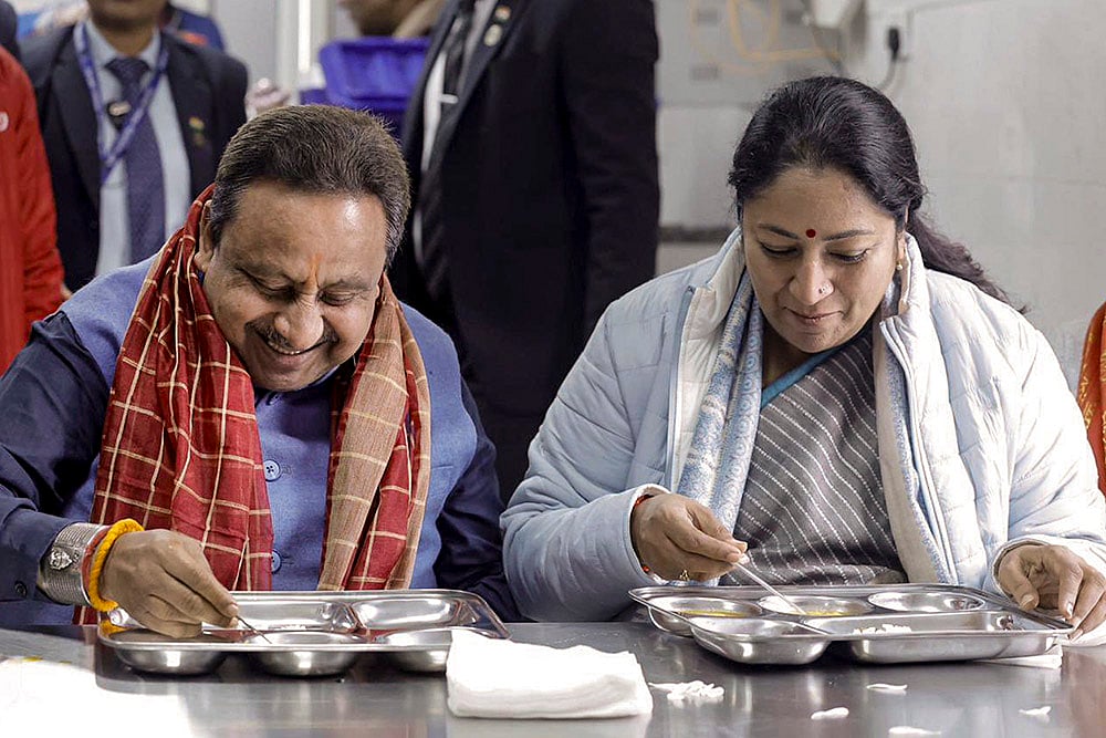 Rekha Gupta and Praveen Khandelwal during Atal Canteen inauguration in New Delhi