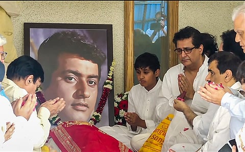 Family members pay tribute to the mortal remains of veteran actor-filmmaker Manoj Kumar at his residence, before his funeral, in Mumbai, Saturday, April 5, 2025.