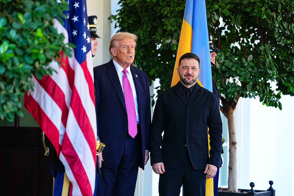 IMAGO / ABACAPRESS : President Trump greets the President of Ukraine President Donald Trump greets the President of Ukraine Volodymyr Zelenskyy at the White House in Washington DC, on Friday, October 17, 2025.