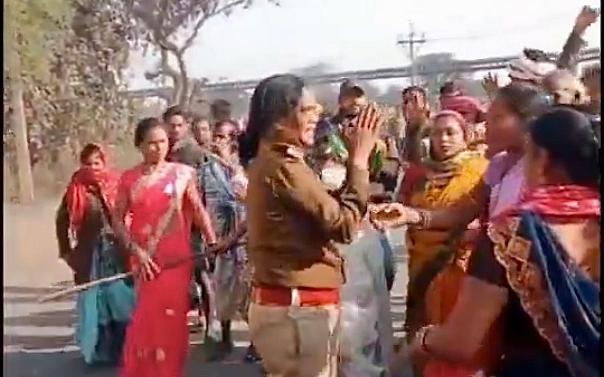 X Screengrab : People from 14 villages affected by the Gare Pelma Sector-I coal block have been staging a sit-in at CHP chowk in Libra village since December 12.