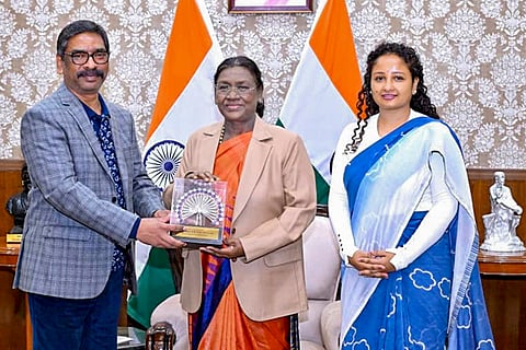 President Droupadi Murmu with Jharkhand Chief Minister Hemant Soren and his wife Kalpana Soren during a meeting, in Ranchi.