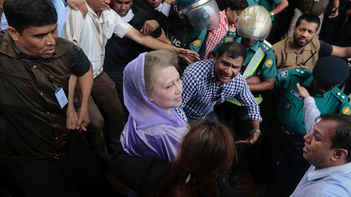 | Photo: AP : File photo of Bangladesh's former prime minister and Bangladesh Nationalist Party leader Khaleda Zia, center, leaving court after a hearing in Dhaka, Bangladesh, Aug. 10, 2016.