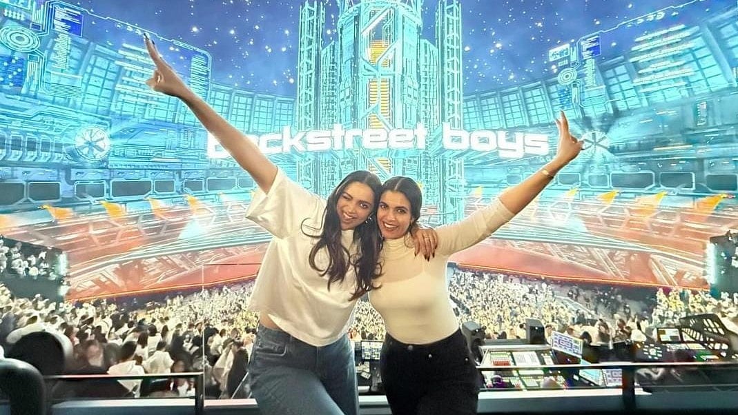 Instagram/Sneha Ramachander : Deepika Padukone enjoys Backstreet Boys concert with her friend