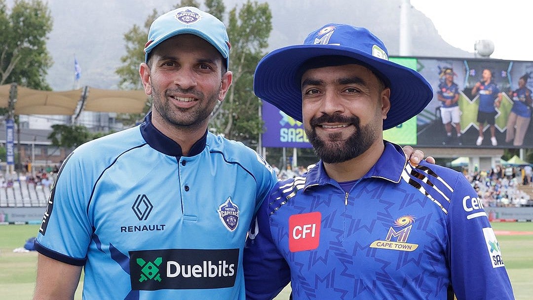 X/MICapeTown : MI Cape Town captain Rashid Khan with his counterpart Keshav Maharaj