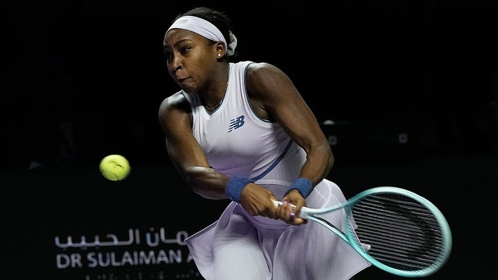 | Photo: AP/Fatima Shbair : Coco Gauff of the United States plays a backhand return to Aryna Sabalenka of Belarus during their women's singles match at the WTA tennis finals in Riyadh, Saudi Arabia.