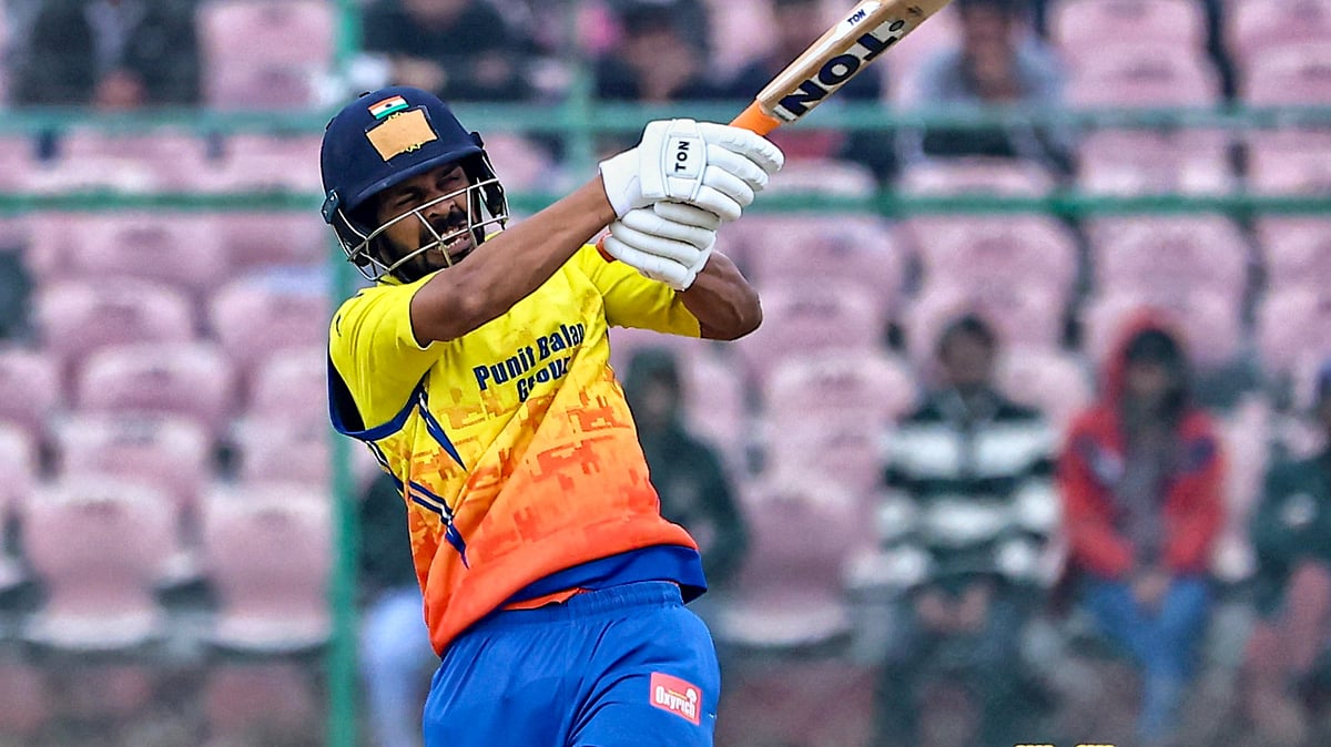 (Vishal Bhatnagar/PTI)  : Maharashtra's captain Ruturaj Gaikwad plays a shot during the Vijay Hazare Trophy 2025-26 cricket match between Maharashtra and Mumbai, at Sawai Mansingh Stadium, in Jaipur, Saturday, Jan. 3, 2026. 