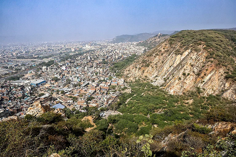 The Aravalli Hills, as seen from the Sun temple at Galta ji, in Jaipur, Saturday, Jan. 3, 2026. The Supreme Court on Monday kept in abeyance its Nov. 20 directions that accepted a uniform definition of the Aravalli hills and ranges. It also directed that until further orders, no permission shall be granted for mining in the 'Aravalli Hills and Ranges', as defined in the Aug. 25, 2010, FSI report, without its prior permission. - | Photo: PTI