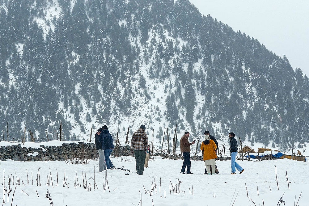Weather: Snow in Sonamarg