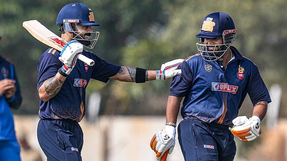 | Photo: PTI/Shailendra Bhojak : Delhi's captain Rishabh Pant, right, with teammate Virat Kohli during the Vijay Hazare Trophy 2025-26 cricket match between Gujarat and Delhi, at BCCI Centre of Excellence Ground, in Bengaluru.