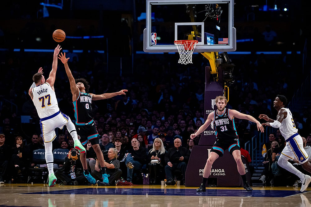 | Photo: AP/Ethan Swope : Los Angeles Lakers guard Luka Doncic (77) shoots against Memphis Grizzlies forward Jaylen Wells (0) during the first half of an NBA basketball game in Los Angeles. 