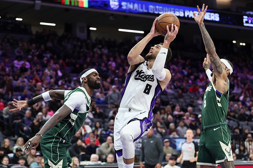 Milwaukee Bucks vs Sacramento Kings NBA Basketball-Zach Lavine