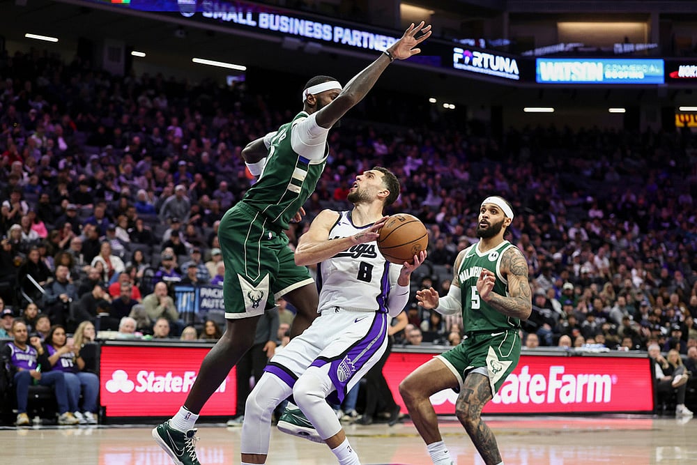 Milwaukee Bucks vs Sacramento Kings NBA Basketball-Zach Lavine