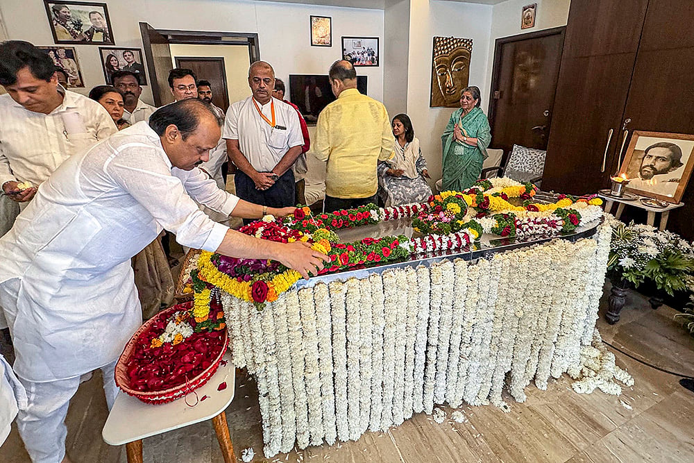 Ajit Pawar pays tribute to Suresh Kalmadi