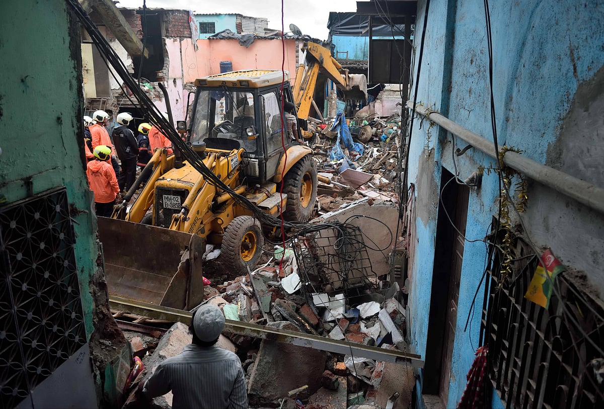 IMAGO / Hindustan Times : Hundreds of people have been displaced after demolitions in Malvani. Minister Mangal Prabhat Lodha alleged 'illegal encroachment' of 'infiltrators', Congress criticised. 